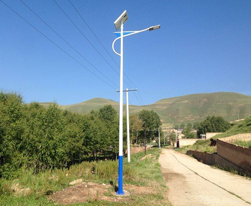 开云体育与普通中杆路灯之间的区别 开云体育与普通中杆路灯之间的区别